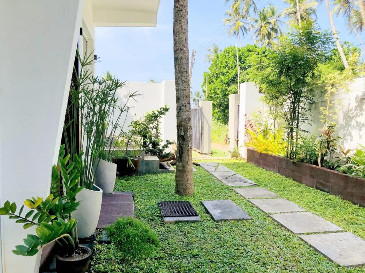 Ayona Beach Villa Katuneriya ภายนอก รูปภาพ