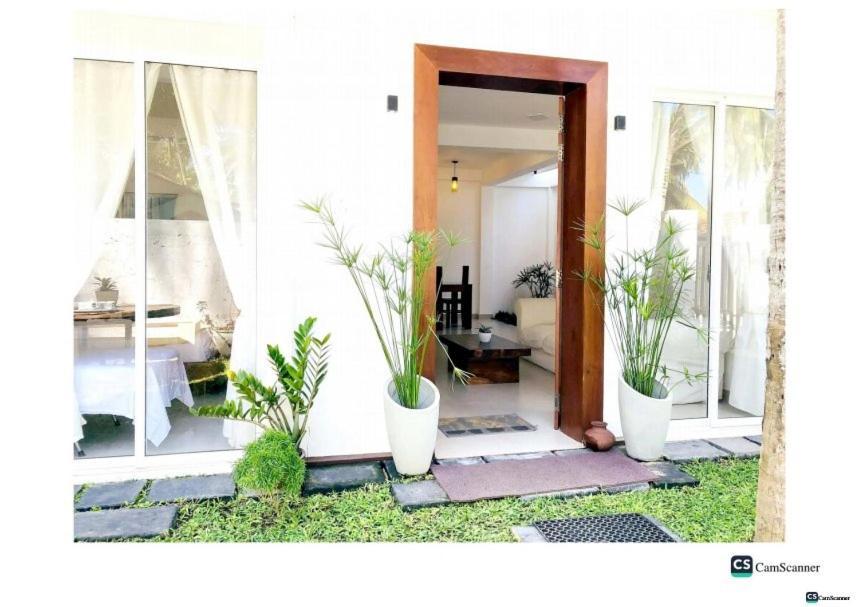 Ayona Beach Villa Katuneriya ภายนอก รูปภาพ